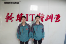 <b>雙胞胎兄弟夢圓新華</b>