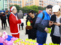 <b>四川新華圣誕狂歡活動(dòng)，600斤蘋果大派送</b>