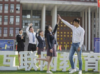 <b>新華學(xué)子升值培養(yǎng)分四步，自信走好職場(chǎng)每一步！</b>