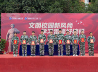 <b>赴一場青春與迷彩的美麗邂逅！四川新華軍訓匯演</b>