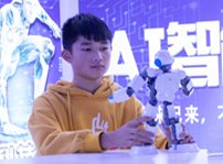 <b>新生故事|體驗過打工的辛苦，我來新華學UI設計</b>