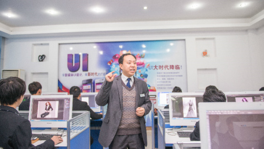 <b>【優秀教師專訪】做學生成長成才的引路人</b>