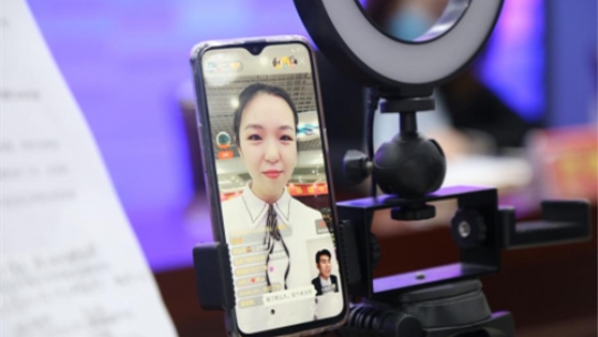 <b>【媒體關注】新華線上招聘助力畢業生就業</b>