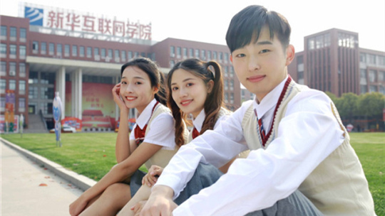 <b>新華暖心教育，緣何成為家長們放心的學校？</b>