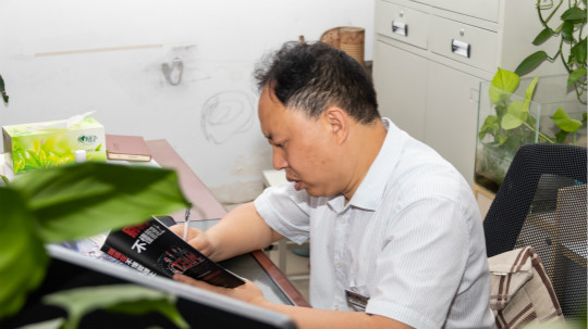 <b>中國東方教育匠師：張興強 ▎不忘初心 新華十載風雨同舟</b>