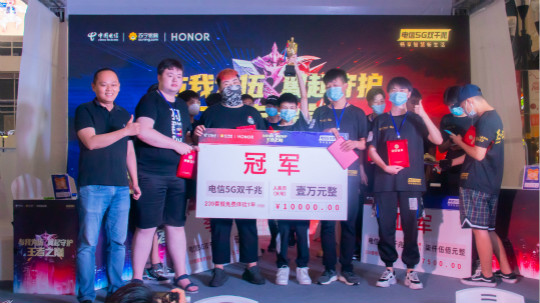 <b>電競少年又雙叒叕奪得冠軍，新華行走中的冠軍！</b>
