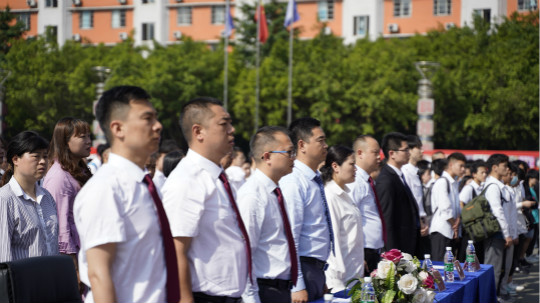 <b>2021四川新華春季畢業典禮：追光少年 用盡全力 拼這一次！</b>