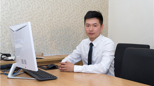 <b>一無所有從新華走出，華麗轉身再歸來！</b>