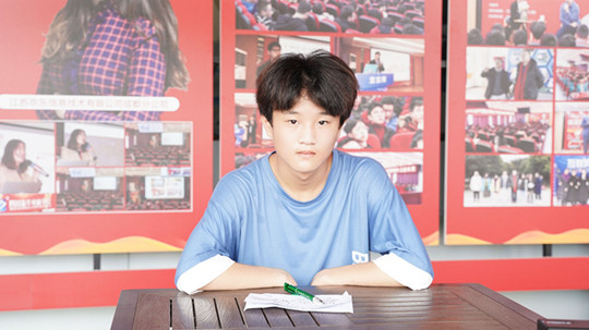 <b>轉校來新華，乘著夢想的東風搏擊長空！</b>