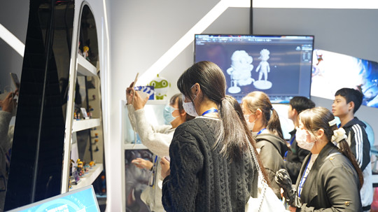 <b>新職教新未來：新華五一游園會新鮮出爐！</b>