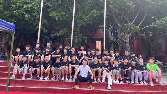 <b>我負責(zé)雨露陽光，你負責(zé)茁壯成長</b>