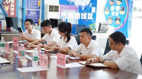 <b>成都新華與新蔚航空開展校企合作交流會(huì)圓滿舉行</b>