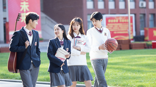 <b>開學(xué)半個(gè)多月還能轉(zhuǎn)學(xué)嗎？想轉(zhuǎn)學(xué)到哪個(gè)學(xué)校好？</b>