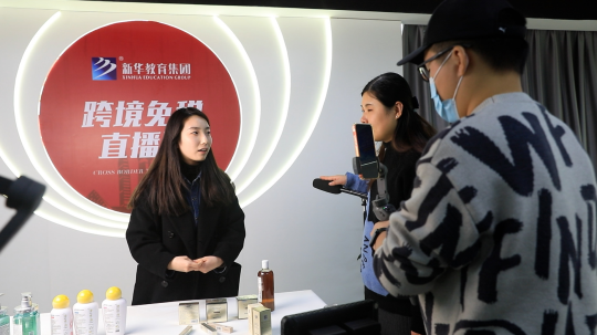 <b>新華電腦教育開展“百企千師進(jìn)萬家”活動(dòng)</b>