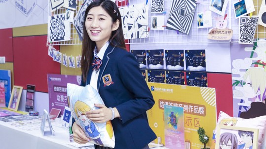 <b>時代在變，愛您不變！新華“花式”祝福，請您收好~</b>