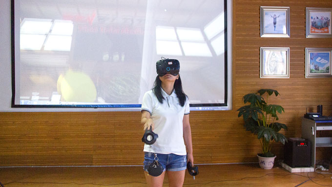 不一樣的開班儀式，體驗(yàn)VR科技之旅