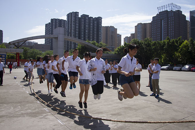 趣味運動會，老師和同學們都玩嗨了！