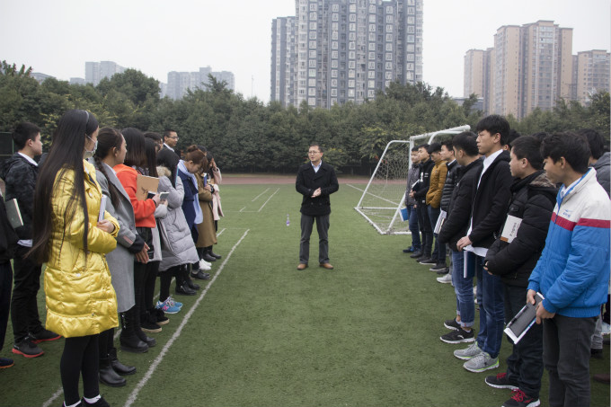 在拓展中相互認識，在拓展中展現(xiàn)自我