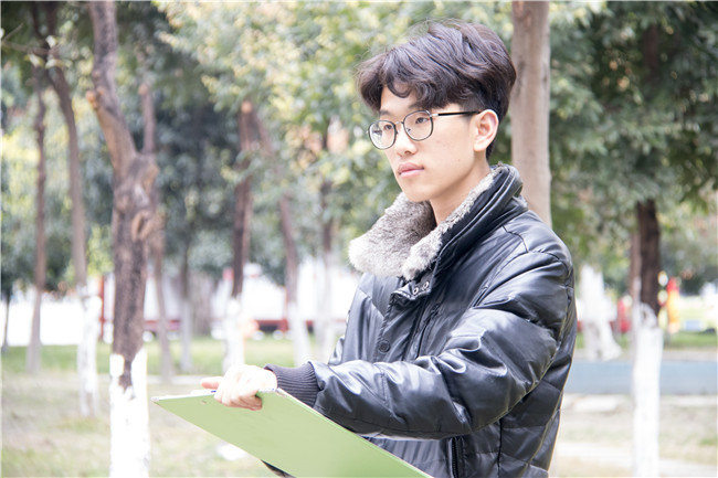 長得帥氣是優(yōu)勢(shì)，活得帥氣才是本事