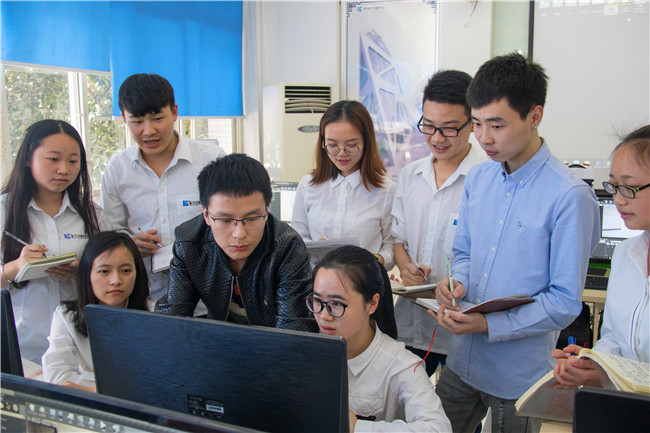 企業(yè)項目實訓(xùn)，VR技術(shù)大咖空降課堂