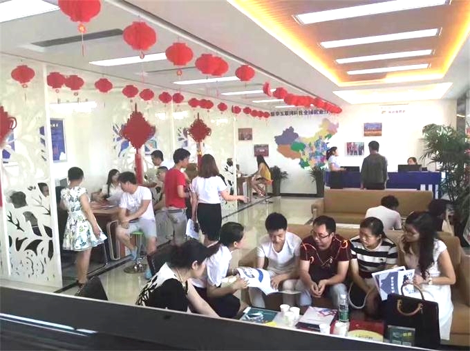 四川新華電腦學(xué)院迎來火熱報名季