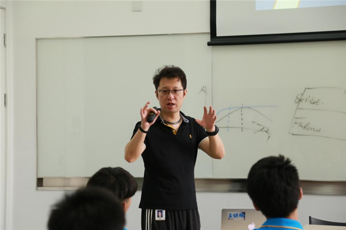 百度行學子分享會，未來互聯網金融人才在新華