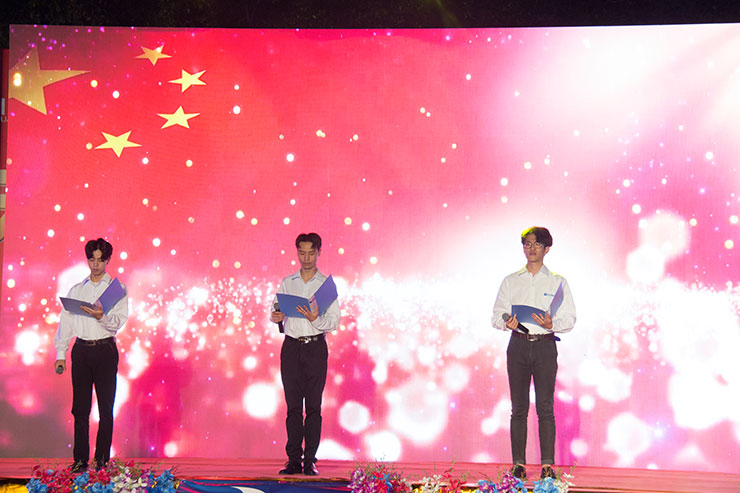 四川新華隆重舉辦中秋國(guó)慶雙節(jié)文藝晚會(huì)