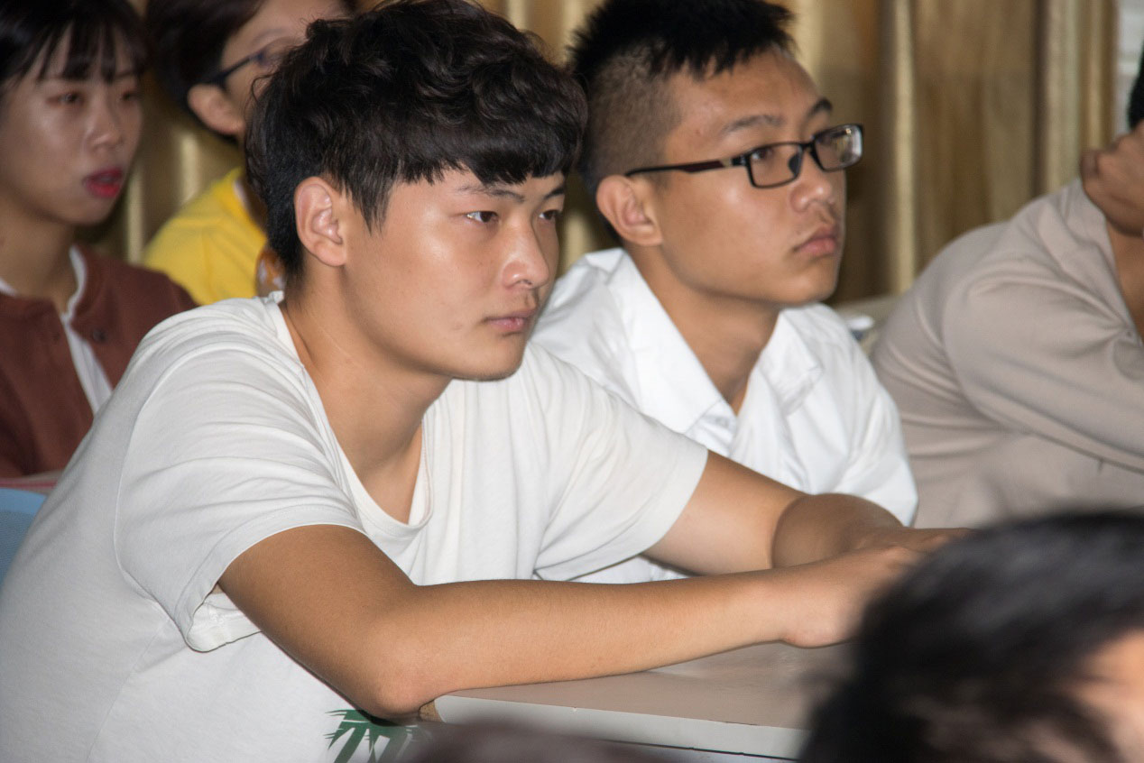 近距離接觸互聯(lián)網(wǎng)電商企業(yè)CEO、探索未來發(fā)展路