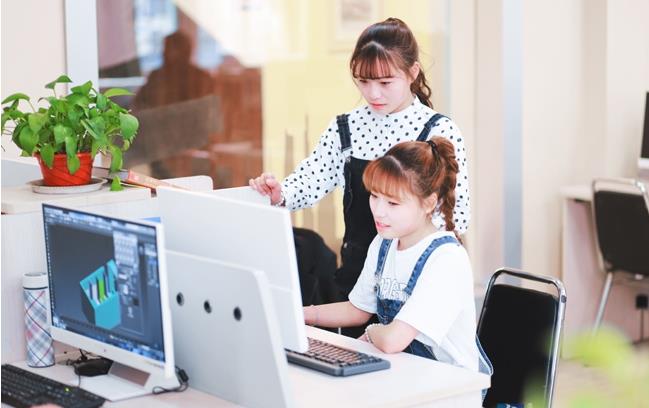 誰說只有男生適合學(xué)IT,女生學(xué)IT有優(yōu)勢(shì)