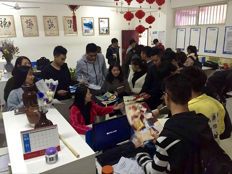 天氣涼，四川新華技能大賽火熱舉辦，學子露鋒芒