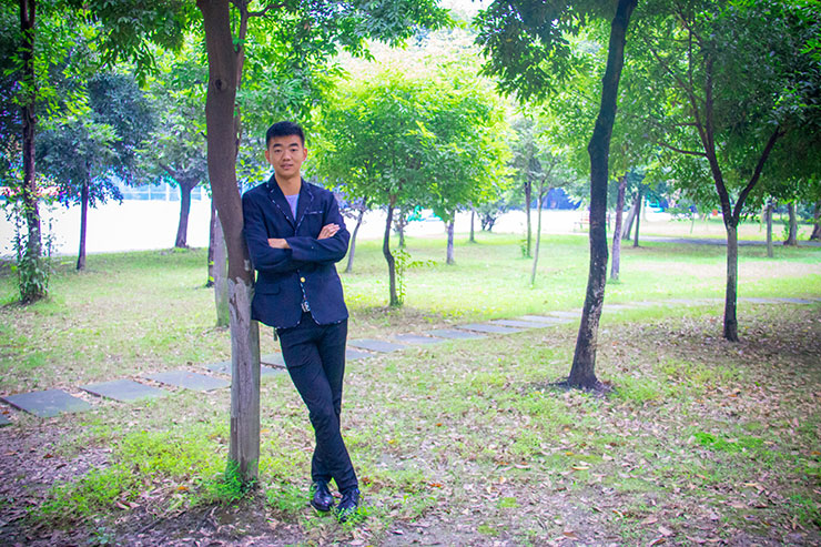 他說(shuō)：四川新華電腦學(xué)院還不錯(cuò)