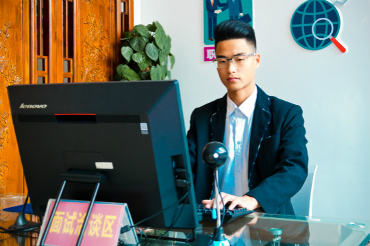 如果你遇見過四川新華，其他學校都變成將就