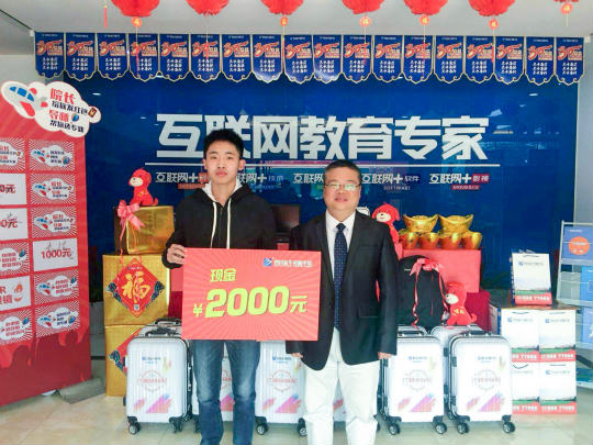 四川新華電腦學(xué)院院長接待日火熱開展中