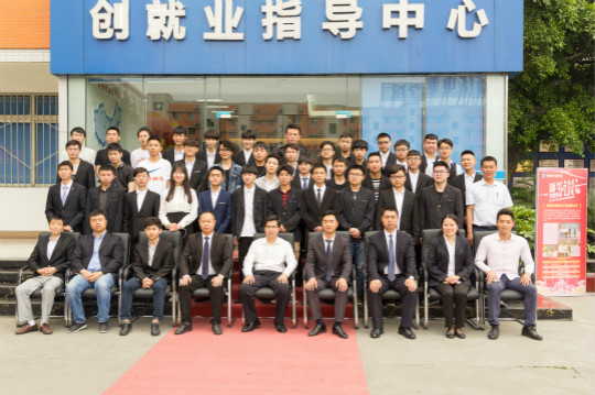 四川新華2018年畢業生畢業典禮隆重舉行