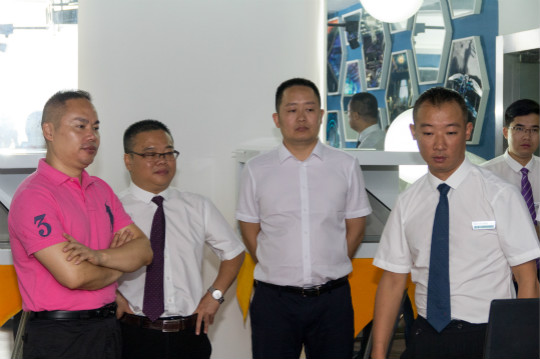 熱烈歡迎新華教育集團領導一行蒞臨我院參觀指導