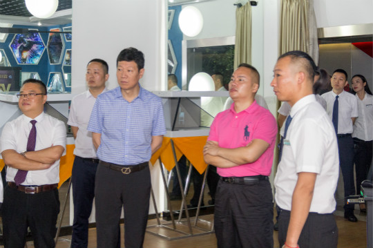 熱烈歡迎新華教育集團領導一行蒞臨我院參觀指導