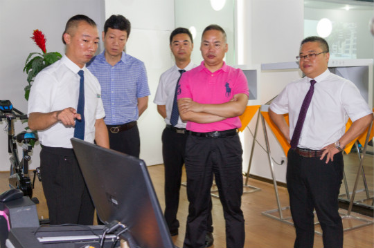 熱烈歡迎新華教育集團領導一行蒞臨我院參觀指導