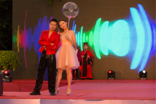 展新華學子風采.逐新華夢想四川新華T臺秀拉開帷幕