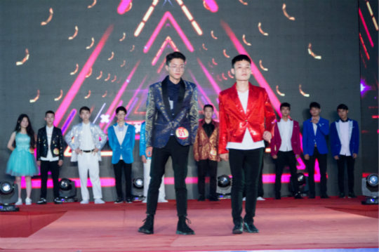 展新華學子風采.逐新華夢想四川新華T臺秀拉開帷幕
