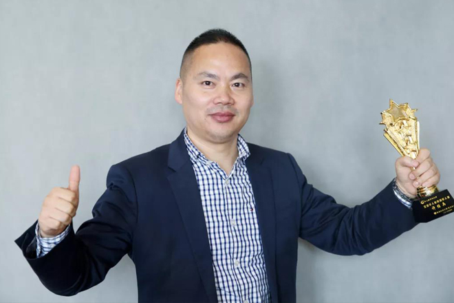 新華教育集團常務副總裁許紹兵接受新浪網專訪