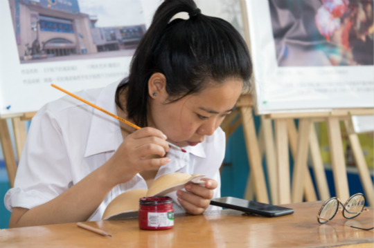 魅力面具 青春正好—四川新華面具彩繪大賽high！high！high！