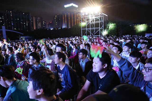 “慶國慶·迎新生”暨四川新華2018年秋季開學典禮圓滿落幕