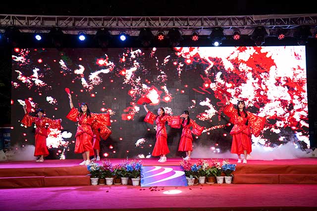 “慶國慶·迎新生”暨四川新華2018年秋季開學典禮圓滿落幕