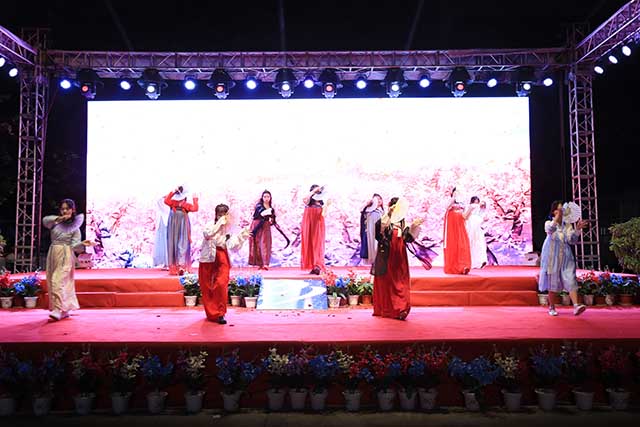 “慶國慶·迎新生”暨四川新華2018年秋季開學典禮圓滿落幕