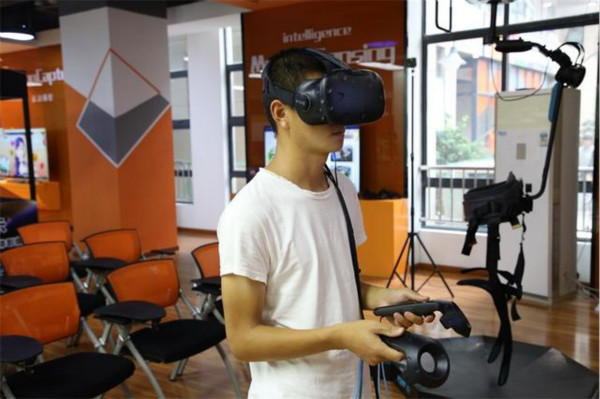 國家扶貧日?新華公益進行時，助力學子夢想起航