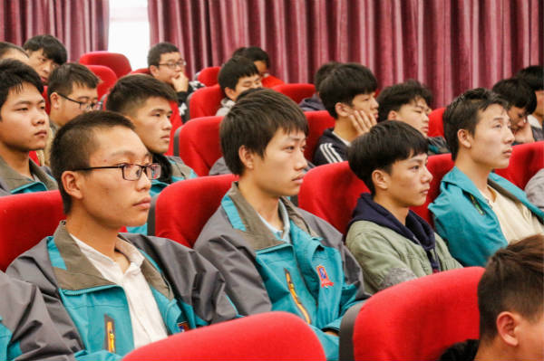 “AI時代 碼動未來”1024 《我是程序員》跟著大咖的腳步一起嗨爆未來！