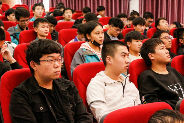 “AI時代 碼動未來”1024 《我是程序員》跟著大咖的腳步一起嗨爆未來！