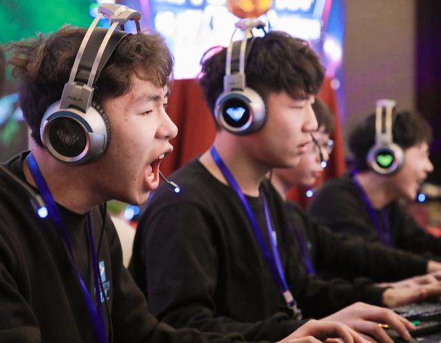 “新華互聯(lián)網(wǎng)杯”XCG英雄聯(lián)盟爭霸賽全國總決賽見證榮耀誕生！