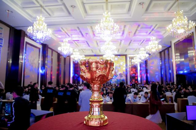 “新華互聯(lián)網(wǎng)杯”XCG英雄聯(lián)盟爭霸賽全國總決賽見證榮耀誕生！