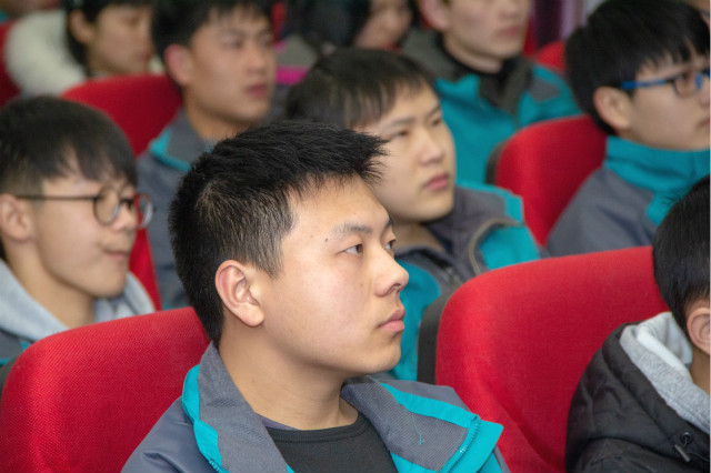 新生的第一課，四川新華2019級新生座談會！